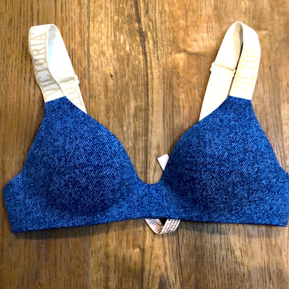 Victoria’s Secret t-shirt wireless bra 32A